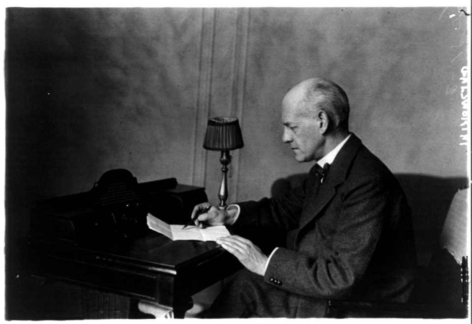 John Galsworthy, 1867-1933 LCCN2002710473