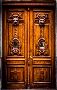 Door design sculpture