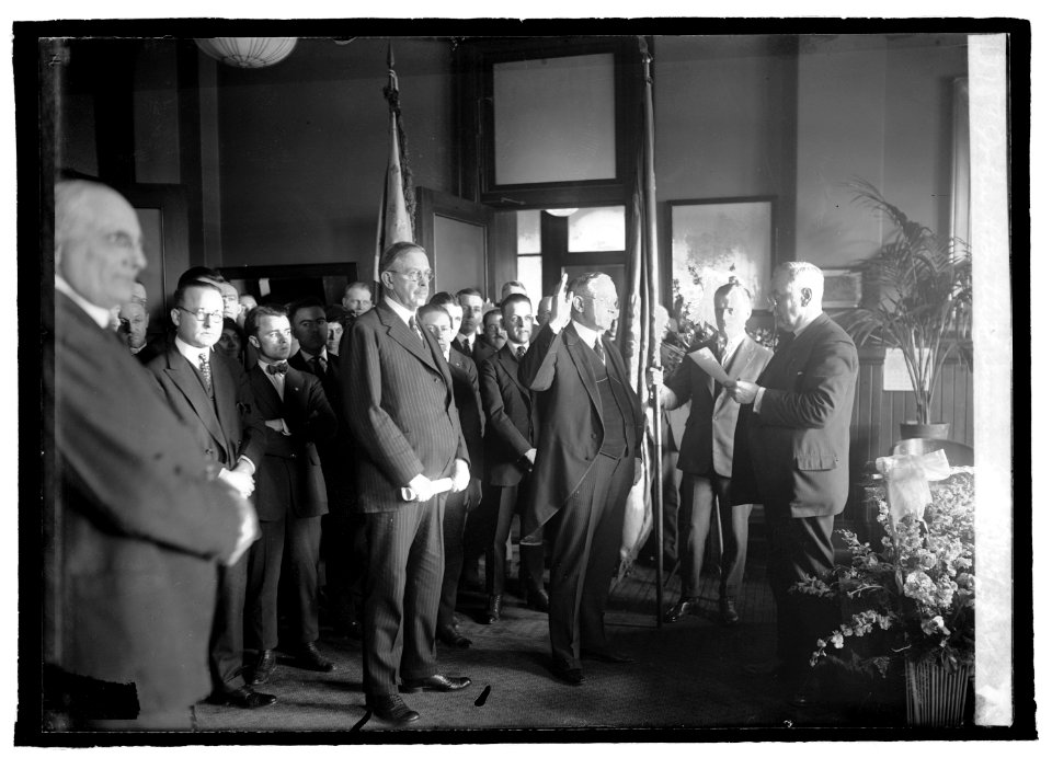 John H. Bartlett swearing in, 3-13-22 LCCN2016846154
