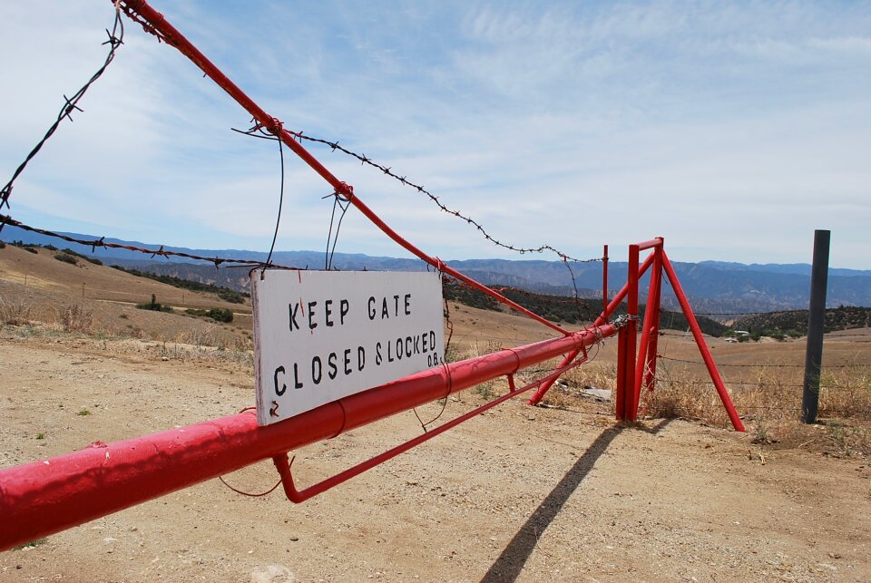 Sign gate red gate