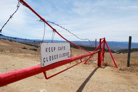 Sign gate red gate photo