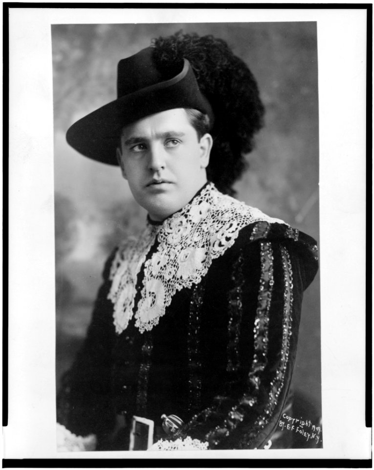 John McCormack, half-length portrait, facing front, in costume LCCN96500325