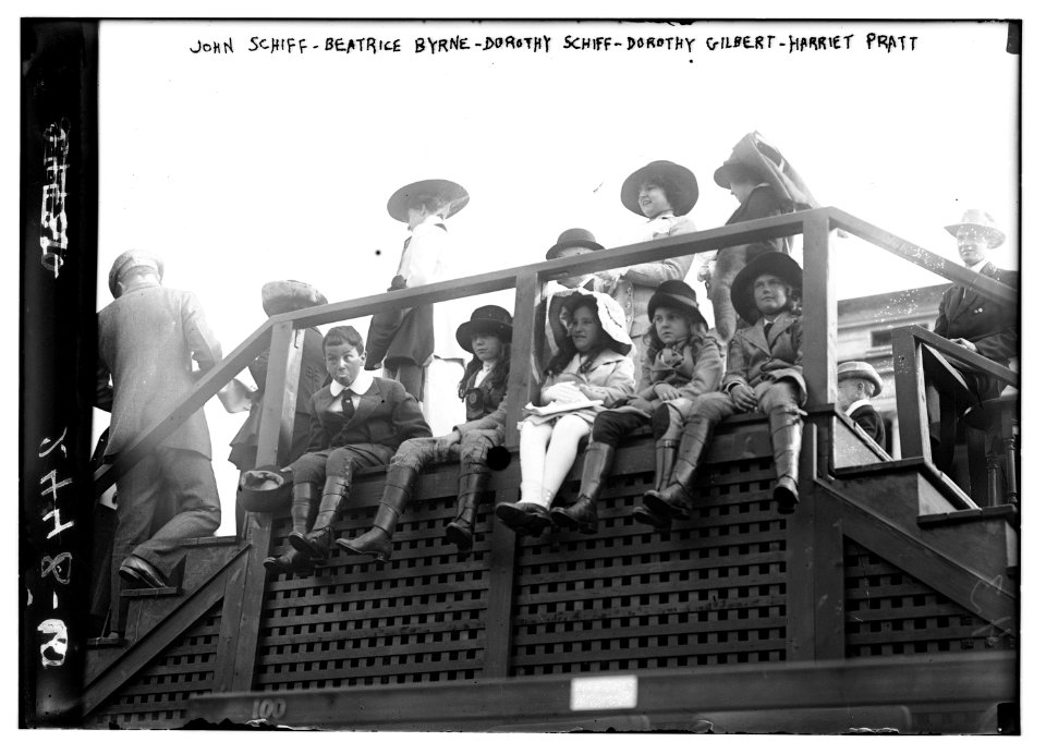 John Schiff, Beatrice Byrne, Dorothy Schiff, Dorothy Gilbert & Harriet Pratt LCCN2014690847