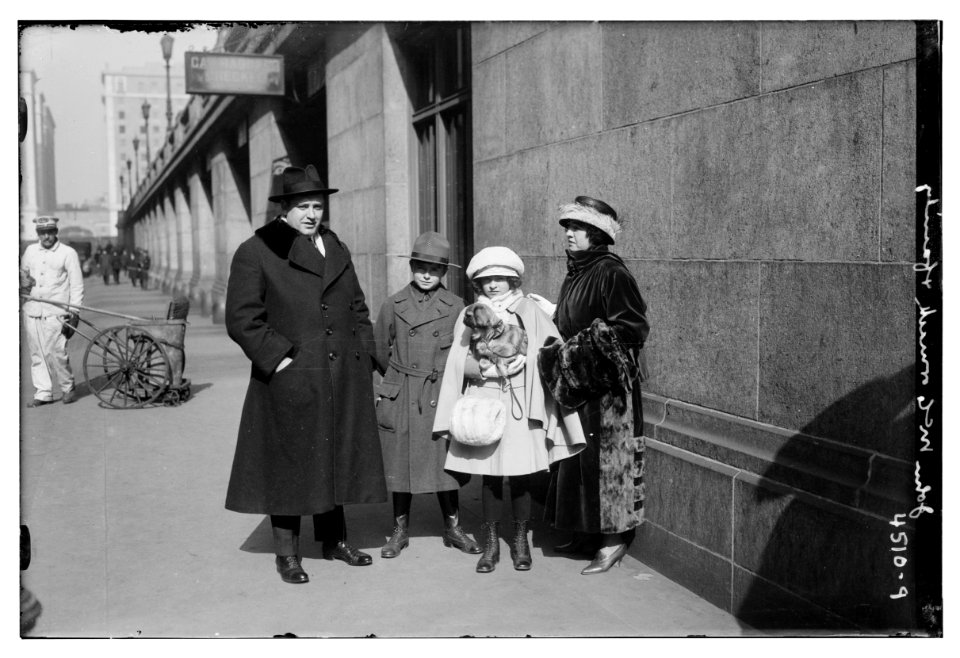 John McCormack & family LCCN2014706468