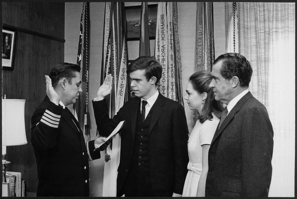 Joining the Navy - NARA - 194668