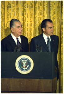Joint Remarks with the President of the Federative Republic of Brazil Emilio G. Medici - NARA - 194392