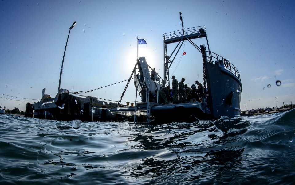 Joint UCT Diver Training 150113-N-YD328-013