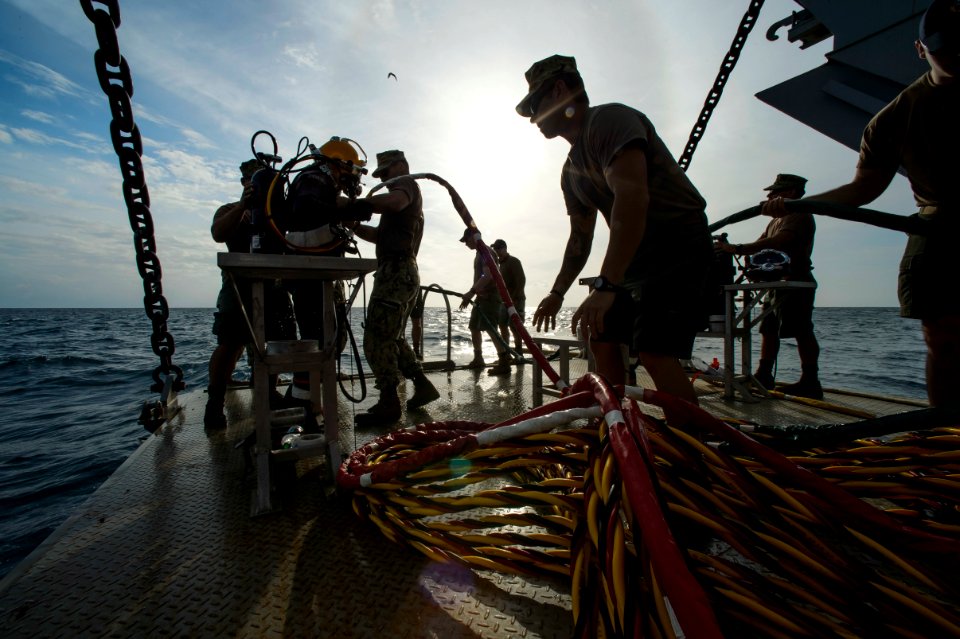 Joint UCT Diver Training 150117-N-YD328-080