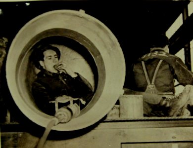 John Towle eats lunch at Bath shipyard, South Portland, Maine (22856457770)