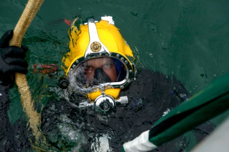 Joint UCT Diver Training 150116-N-YD328-124