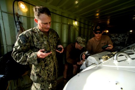Joint UCT Diver Training 150117-N-YD328-120