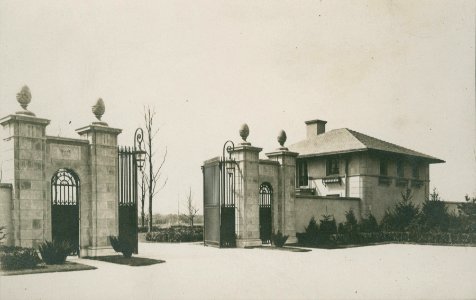Jonathan Ogden Armour estate, Lake Forest, Illinois, early 20th century (NBY 891)