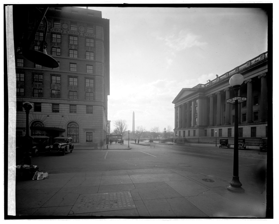 Jordan Piano Co. (Corner of 14th and F Sts., N.W., Washington, D.C.) LCCN2016823570