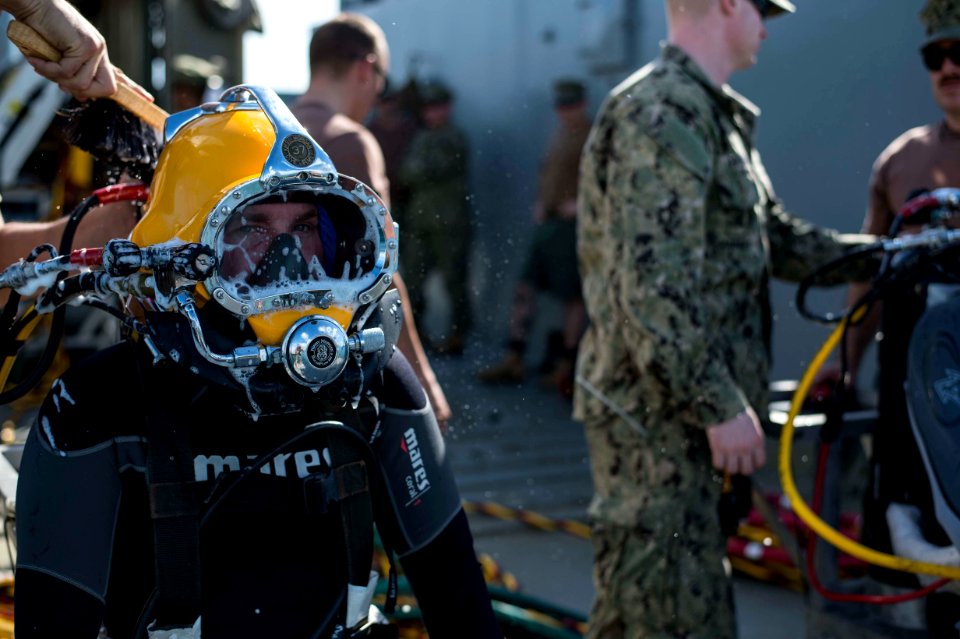 Joint UCT diver training 150111-N-QA919-640