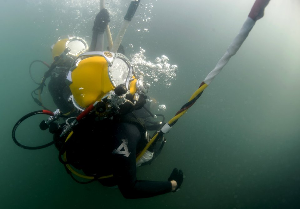 Joint UCT Diver Training 150113-N-YD328-050