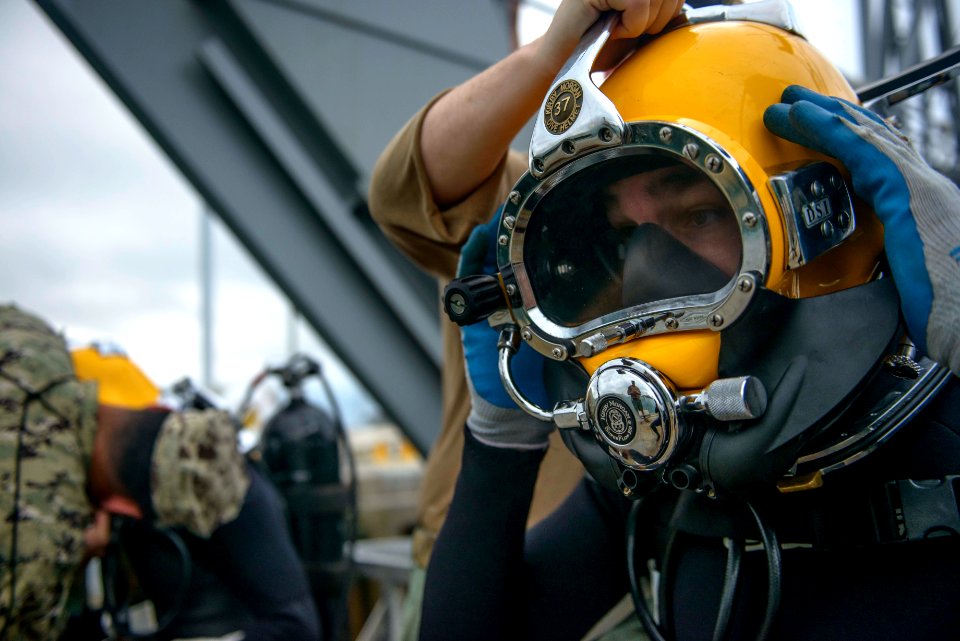 Joint UCT Diver Training 150116-N-YD328-050