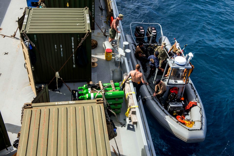 Joint UCT Diver Training 150117-N-YD328-017