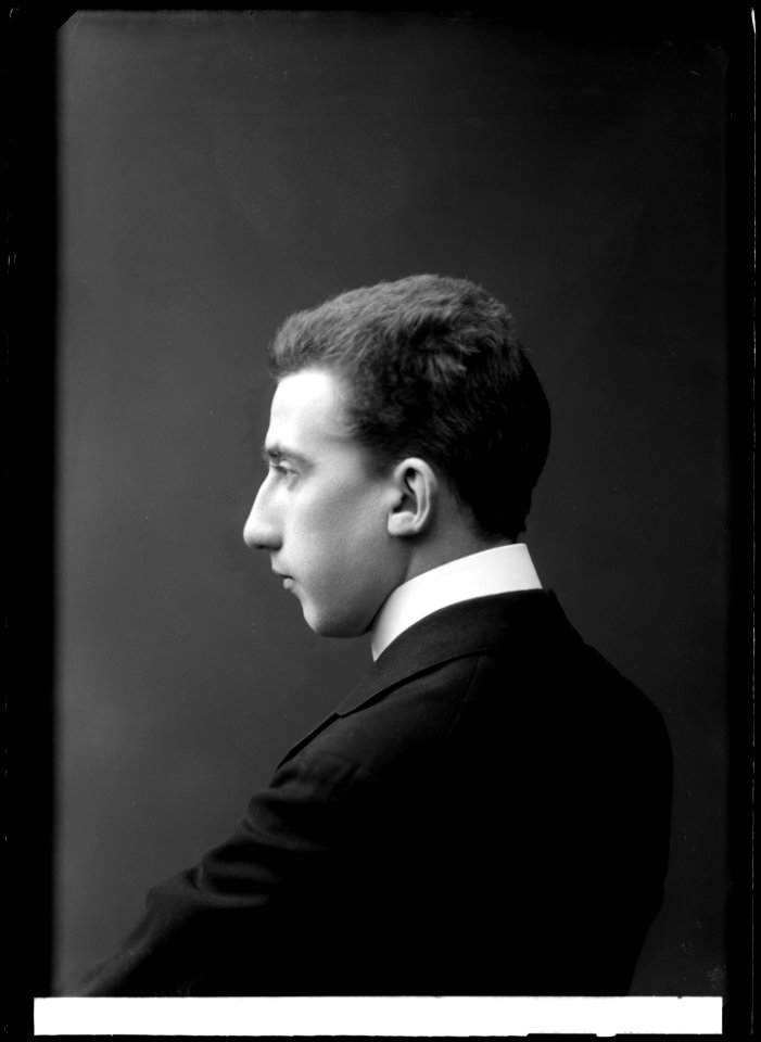 Josef Norman, actor, undated portrait - SMV - GN037