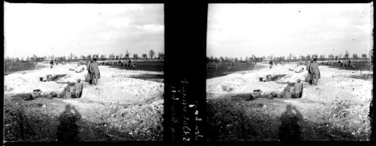 Jonchery. Soldats creusant une tranchée - Fonds Berthelé - 49Fi422 photo