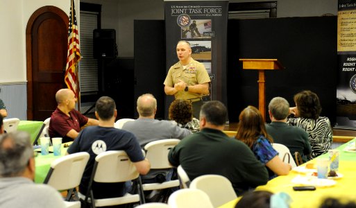 Joint Task Force Civil Support leader visits the Chesapeake Emergency Response Team (CERT) 140310-N-VJ282-090