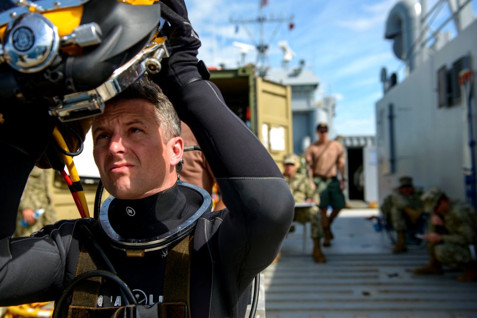 Joint UCT Diver Training 150117-N-YD328-039