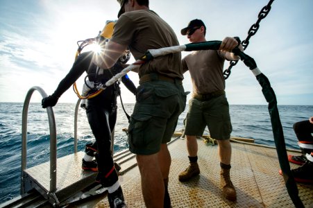 Joint UCT Diver Training 150117-N-YD328-085