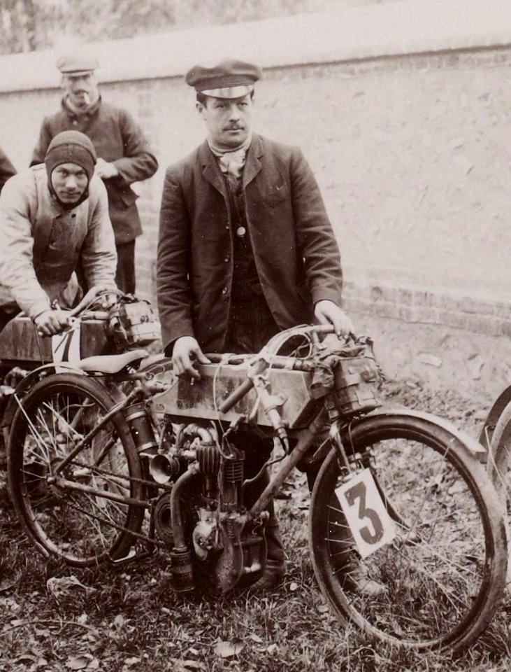 Joseph Collomb vainqueur sur Magali de la catégorie Motocyclettes ⅓ de litre, à la côte de Gaillon 1904