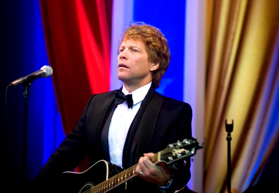 Jon Bon Jovi at Commander-in-Chief Ball (cropped)