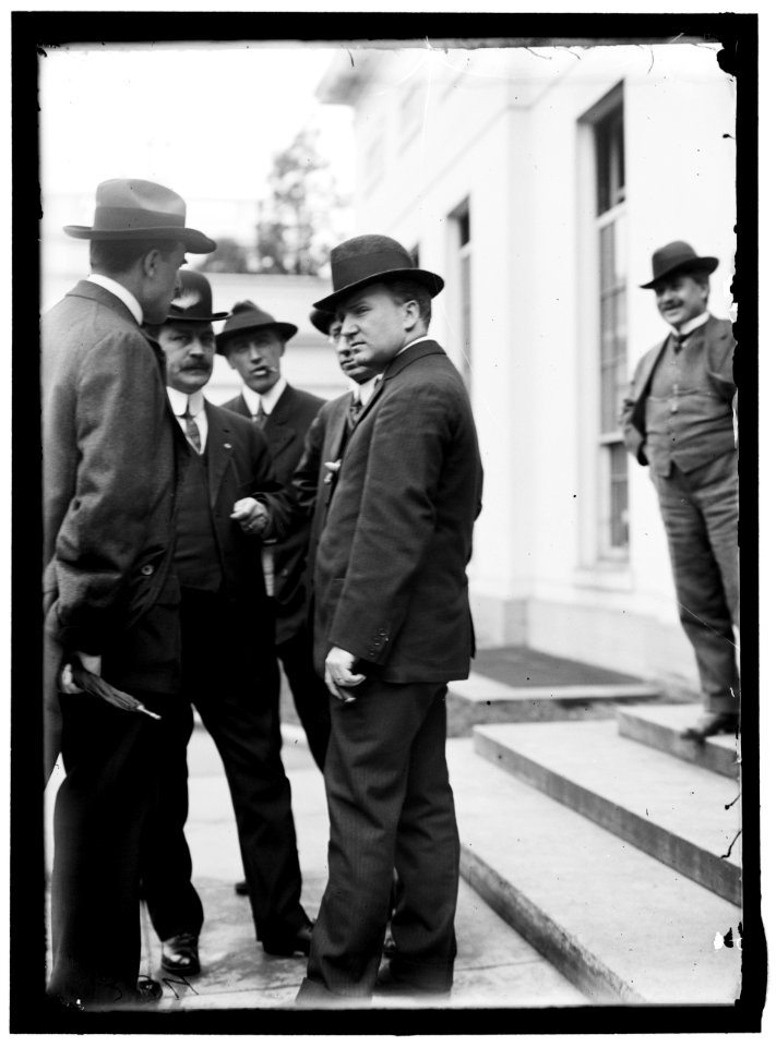 Joseph Tumulty and group at White House, Washington, D.C. LOC hec.02213