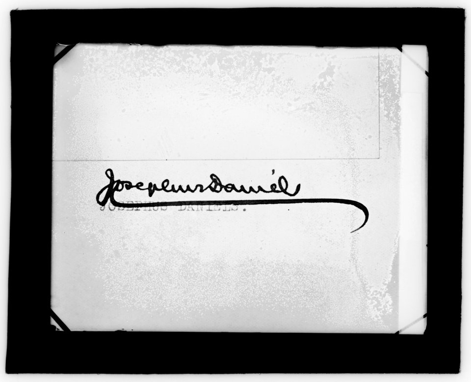 Josephus Daniel's autograph LCCN2016828581