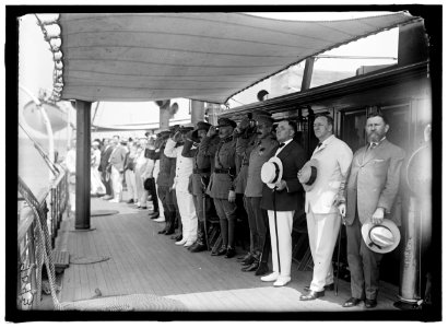 Josephus Daniels in group on ship LCCN2016868016