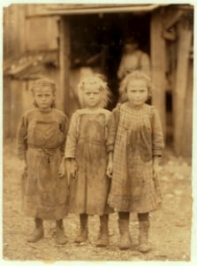 Josie, six year old, Bertha, six years old, Sophie, 10 years old, all shuck regularly. Maggioni Canning Co. LOC cph.3a15214