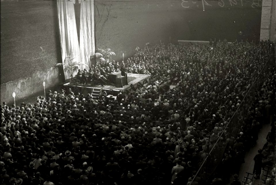 José Calvo Sotelo hablando en un mitin en el frontón Urumea (4 de 5) - Fondo Car-Kutxa Fototeka