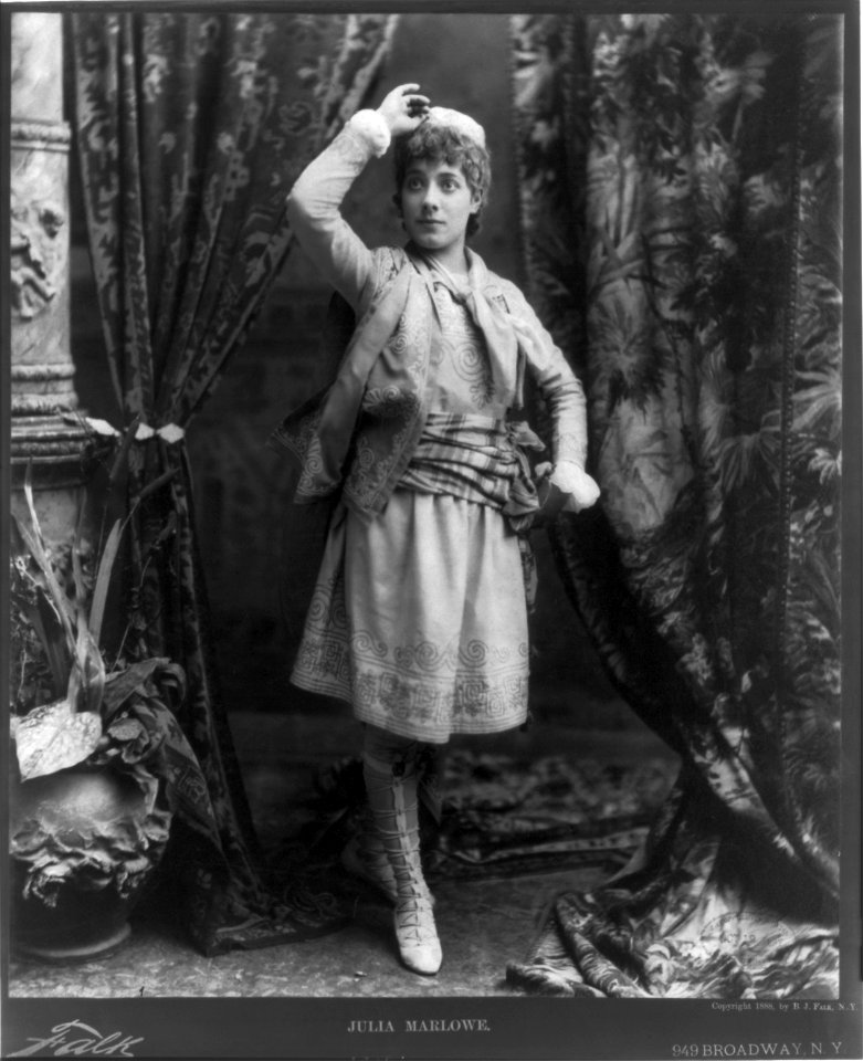 Julia Marlowe (as Viola) LCCN2007678244