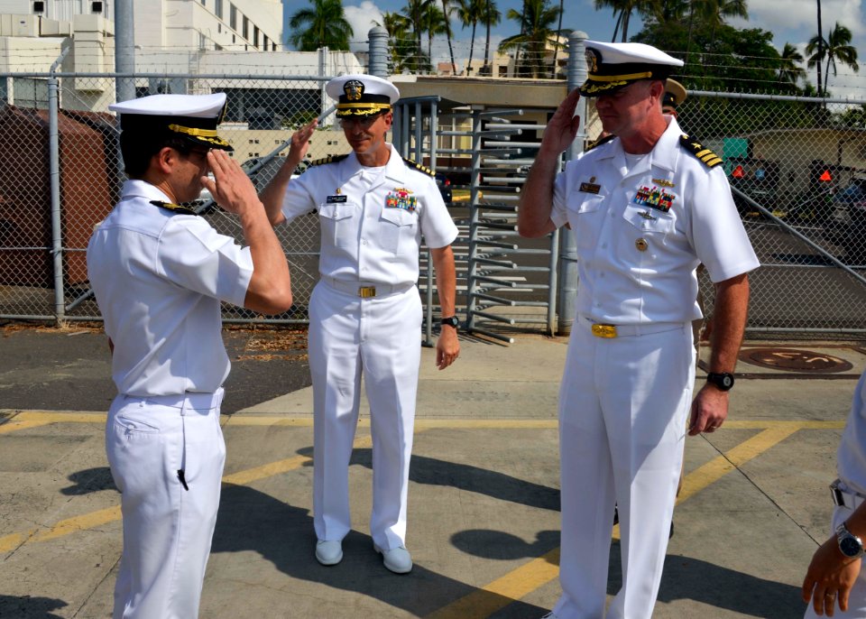 JS Hakuryu arrives in Pearl Harbor 150227-N-DB801-276