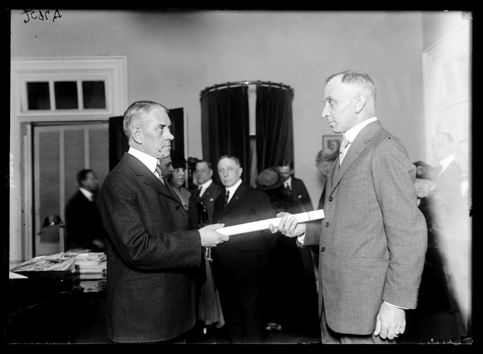 Judge Moss, right, giving Adm. Billard his commission as new Commandant of U.S. Coast Guard LCCN2016887058