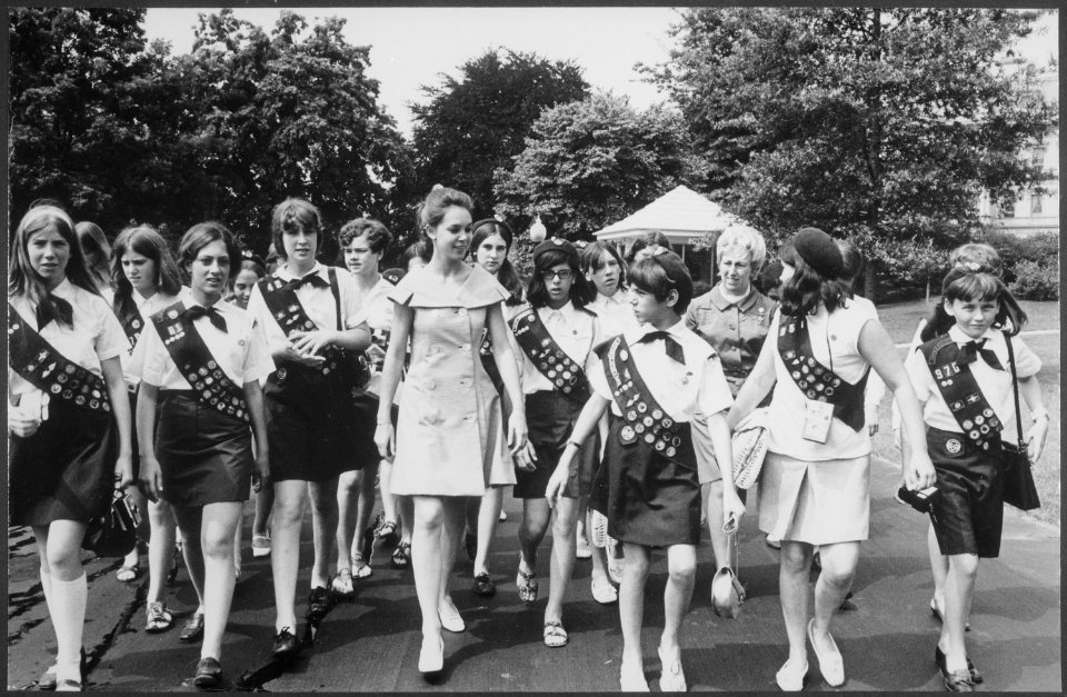 Julie Nixon Eisenhower with a group of Girl Scouts - NARA - 194641