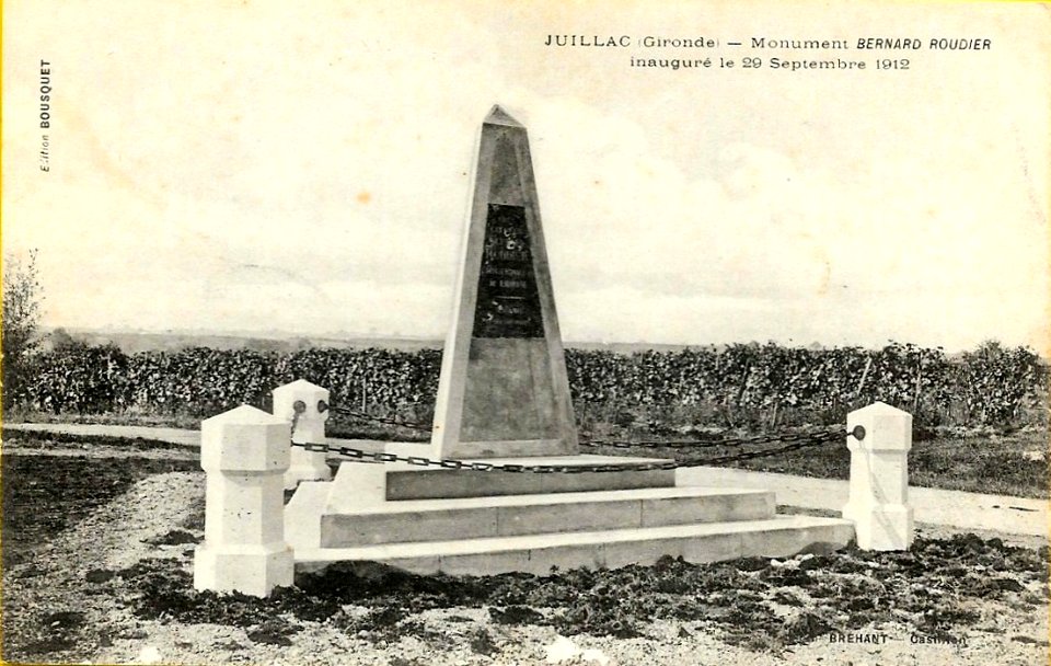Juillac - monument Bernard Roudier