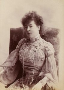Juliette Darcourt, par Jean Reutlinger, btv1b85969030-p025 (cropped)
