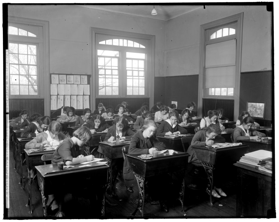 JUNIOR HIGH SCHOOL- CLASSROOM LCCN2016861770