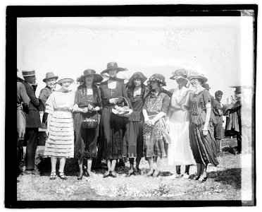 Junior League at horse show, 1921, 5-14-21 LOC npcc.04167
