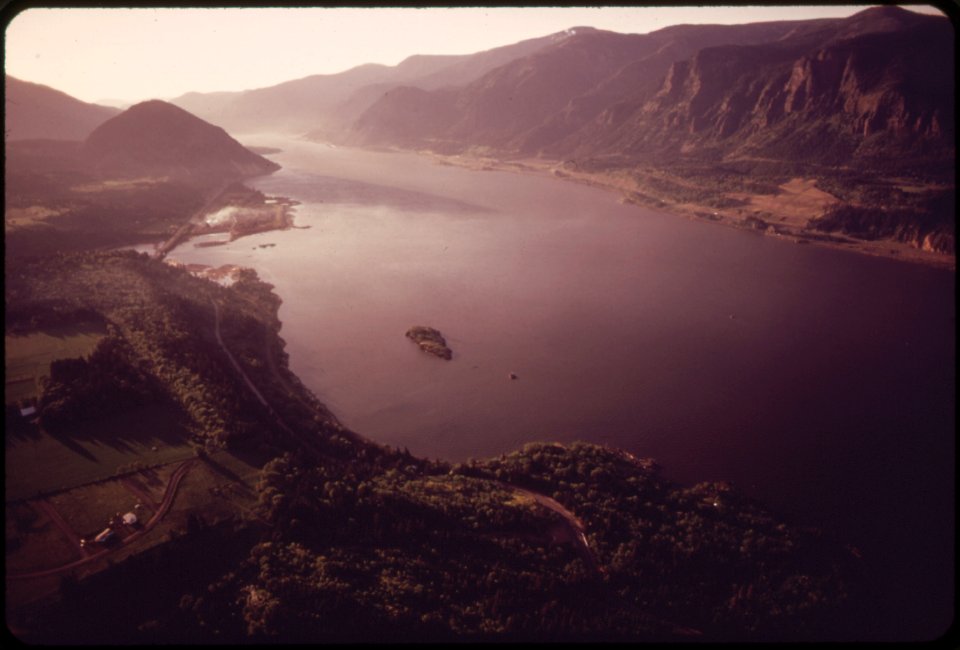 Just-after-sunrise-from-a-7000-foot-elevation-over-the-columbia-river-gorge-between-the-dalles-and-the-hood-river-051973 4272398490 o