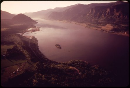 Just-after-sunrise-from-a-7000-foot-elevation-over-the-columbia-river-gorge-between-the-dalles-and-the-hood-river-051973 4272398490 o