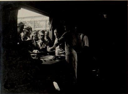 K.H.L.-15, Batterie 3. Menage in einer Eisenbahnstation. Aufgenommen am 13. August 1916. (BildID 15480076)