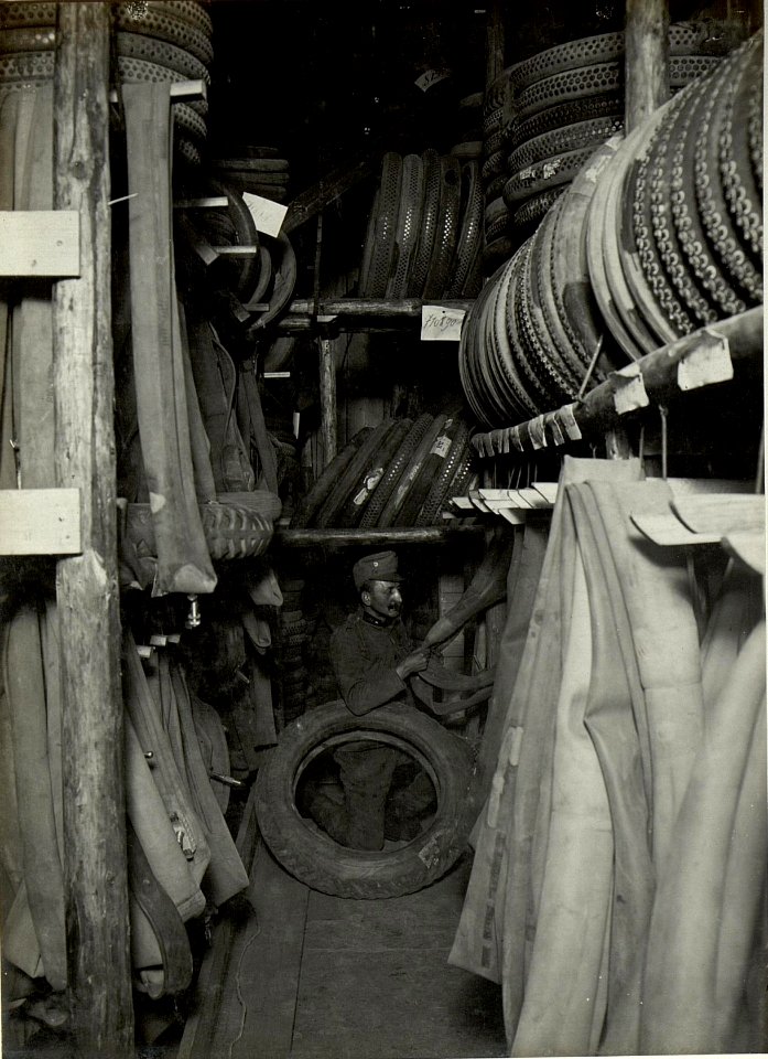 K.u.k. Kraftwagen Werkstätte in der Cellulosefabrik Villach. (BildID 15468340)