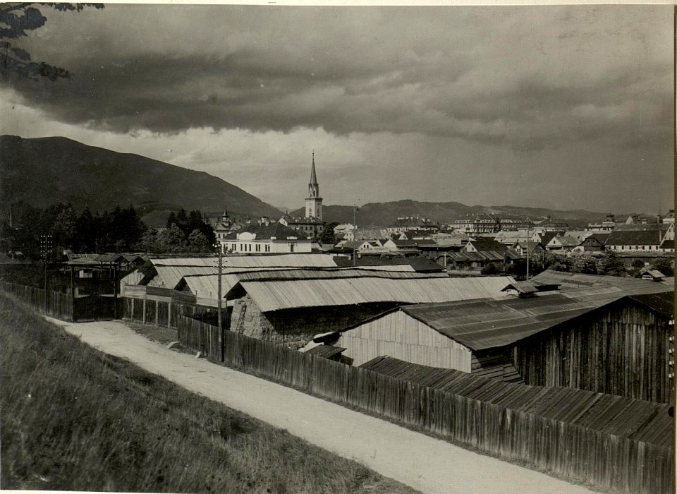 K.u.k. Etappen Verpflegsmagazine in Villach. Verpflegsbaracken Staatsbahnhof Villach. Aufgen. am 20.VII.1916. (BildID 15477590)
