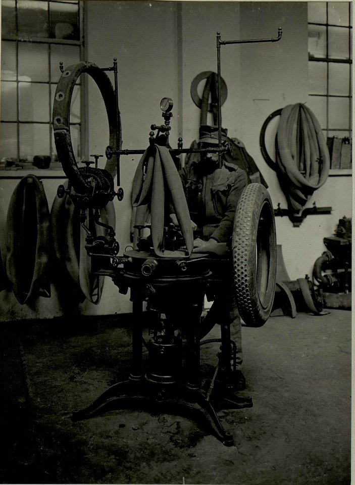 K.u.k. Kraftwagen Werkstätte in der Cellulosefabrik Villach. Vulkanisiererei. (BildID 15468291)