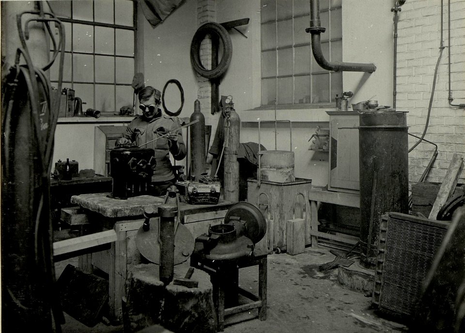 K.u.k.Kraftwagen Werkstätte in der Cellulosefabrik Villach. Autogene Schweissanlage. (BildID 15468200)