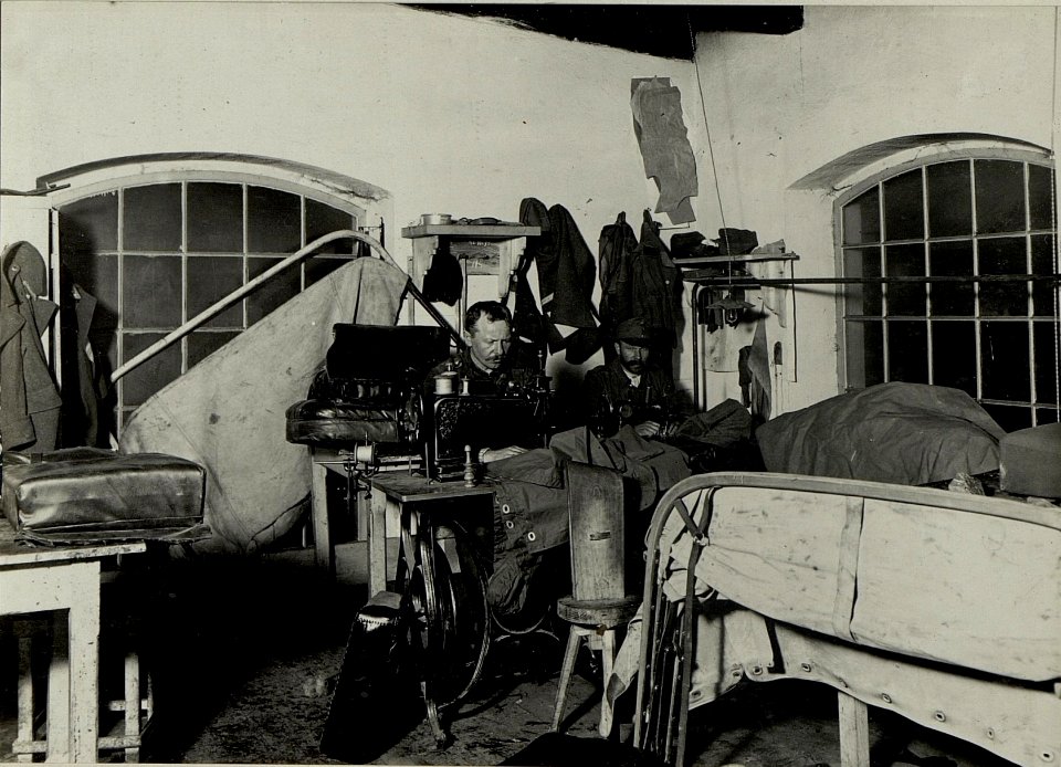 K.u.k. Kraftwagen Werkstätte in der Cellulosefabrik Villach.Sattlerei. (BildID 15468326)