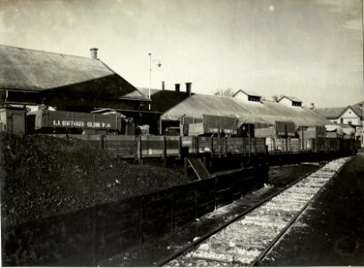 K.u.k.Kraftwagen Werkstätte in der Cellulosefabrik Villach. Fertig reparierte Kraftwagen. Kolonne vor dem Abmarsch. (BildID 15468256)